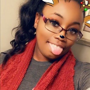 Meet your Posher, Dominique